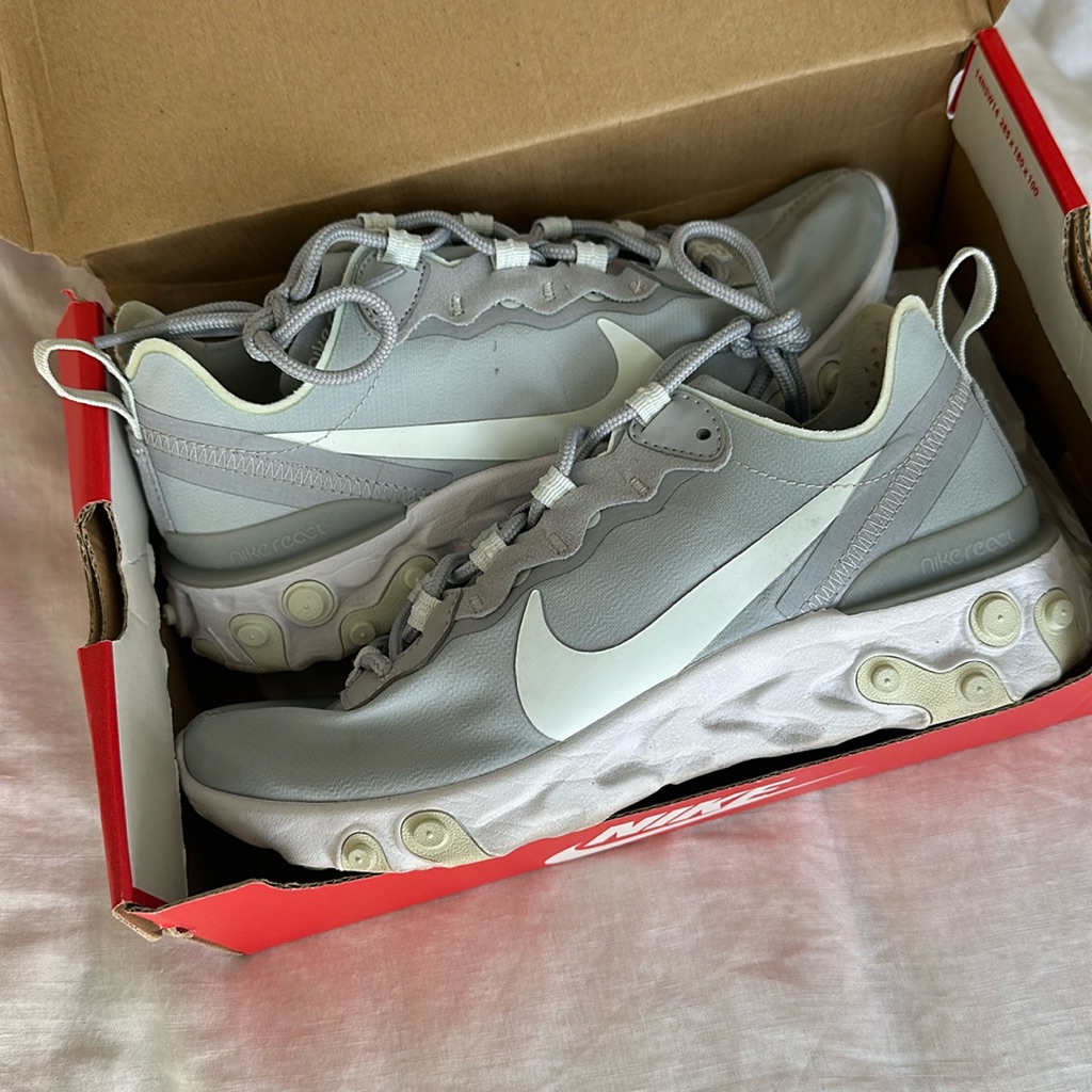 W Nike React Element 55